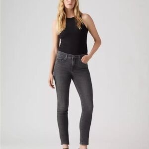 Levi’s Women’s 311 Shaping Skinny Jeans, Bloom Black, 33 Regular